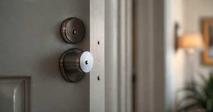 Trava de Segurança Residencial: Proteção Essencial para sua Porta